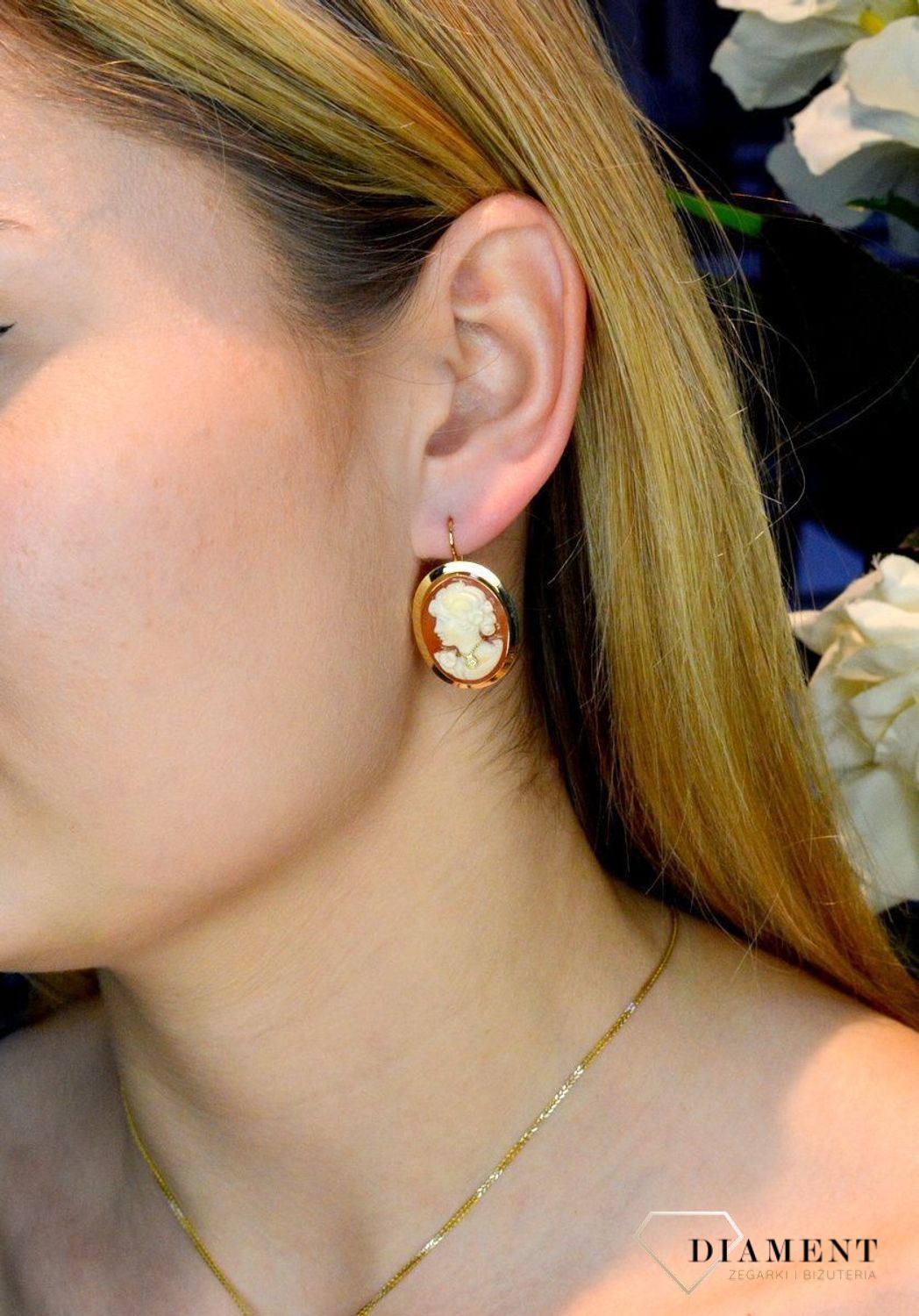 Złote kolczyki 585 Pani Walewska wiszące z koralem KL 7982D.jpg